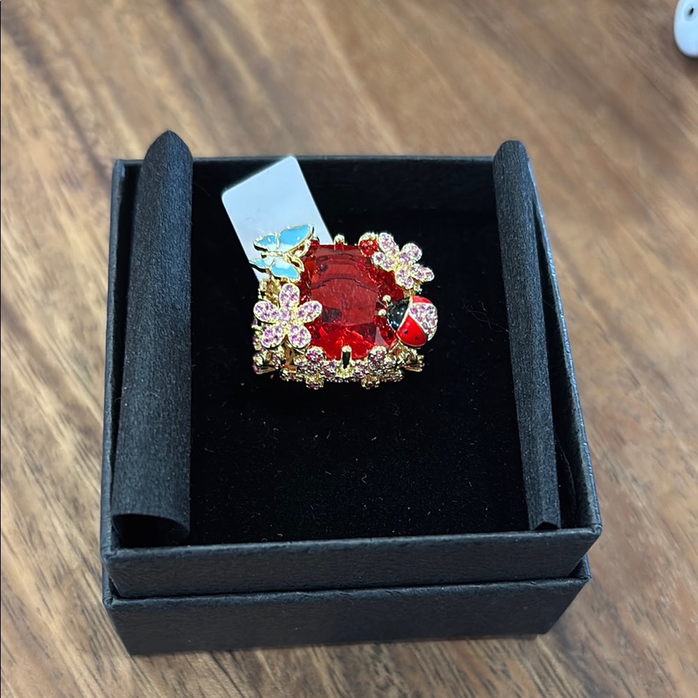 NWT STUNNING! Elegant Red and Gold Floral Ring